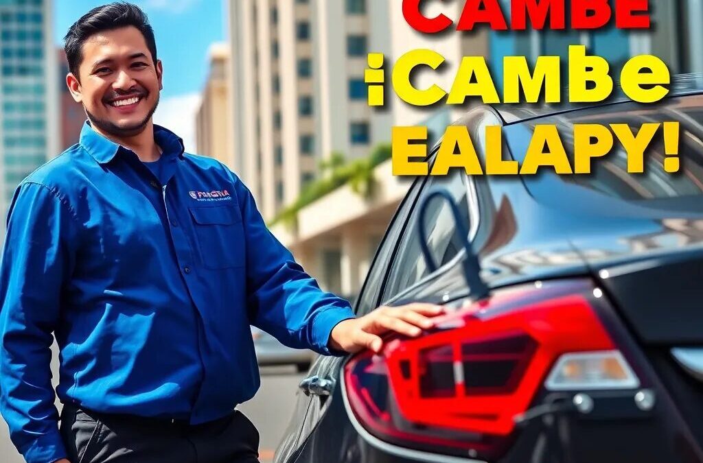 Hombre sonriente junto a un auto.